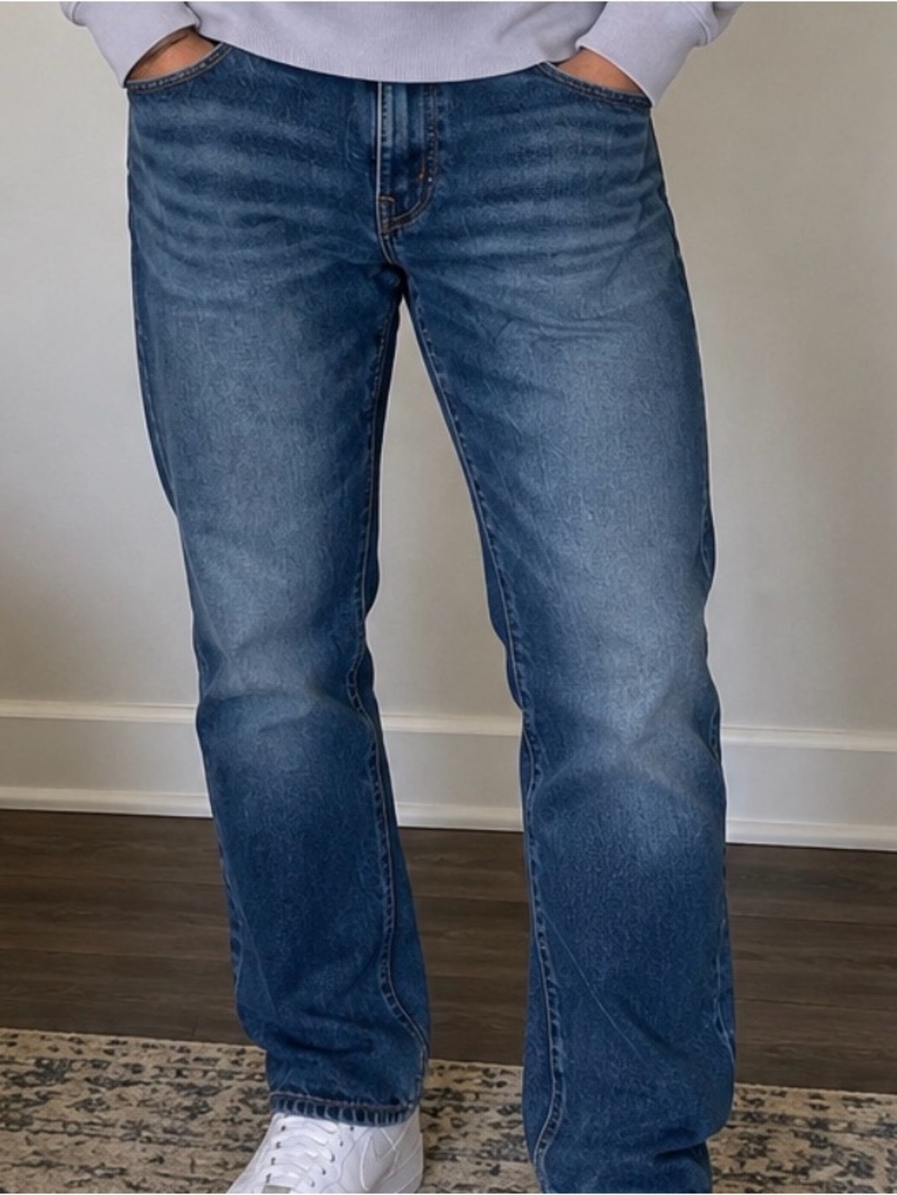 Classic Menโs Straight-Leg Jeans in Medium Blue